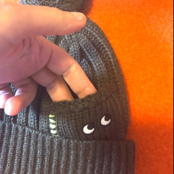 Anya Hindmarch Uniqlo olive touch of wool heattech pompom beanie hat NWT - Picture 3 of 8